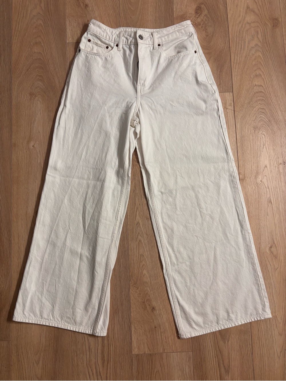 Abercrombie & Fitch White High-Rise Wide Leg Jeans- size 27 curve love
